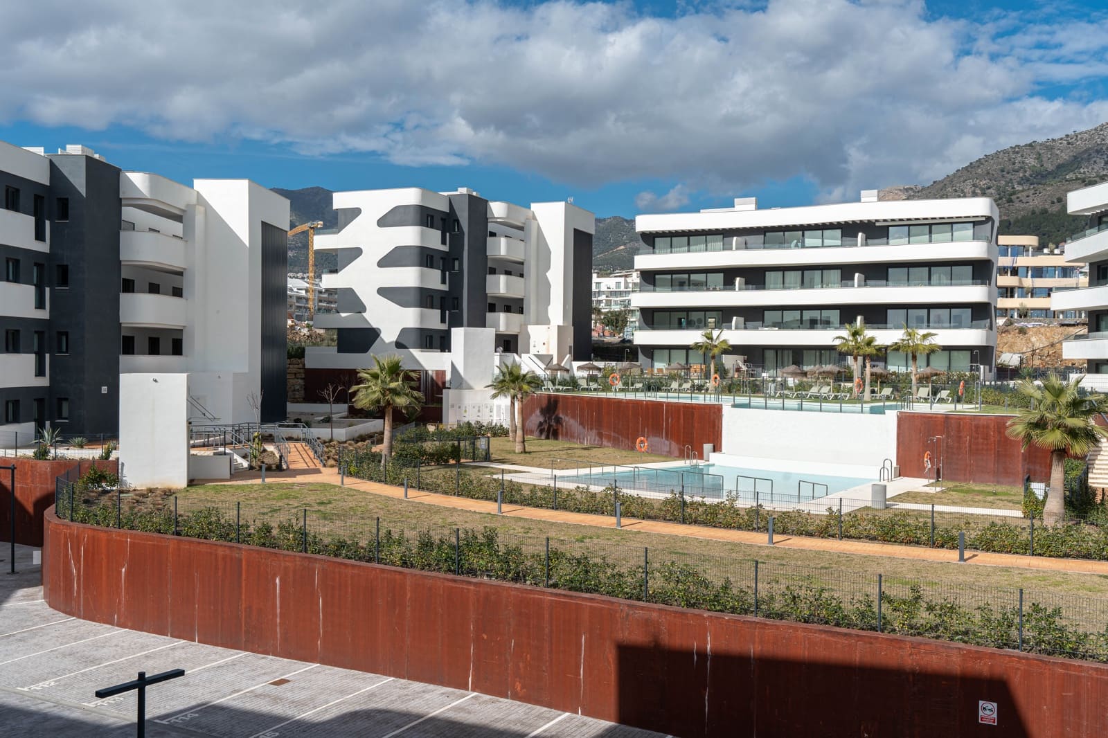 Apartamento de 2 habitaciones en Fuengirola en venta con piscina garaje - 449.000 € (Ref: 9539507)