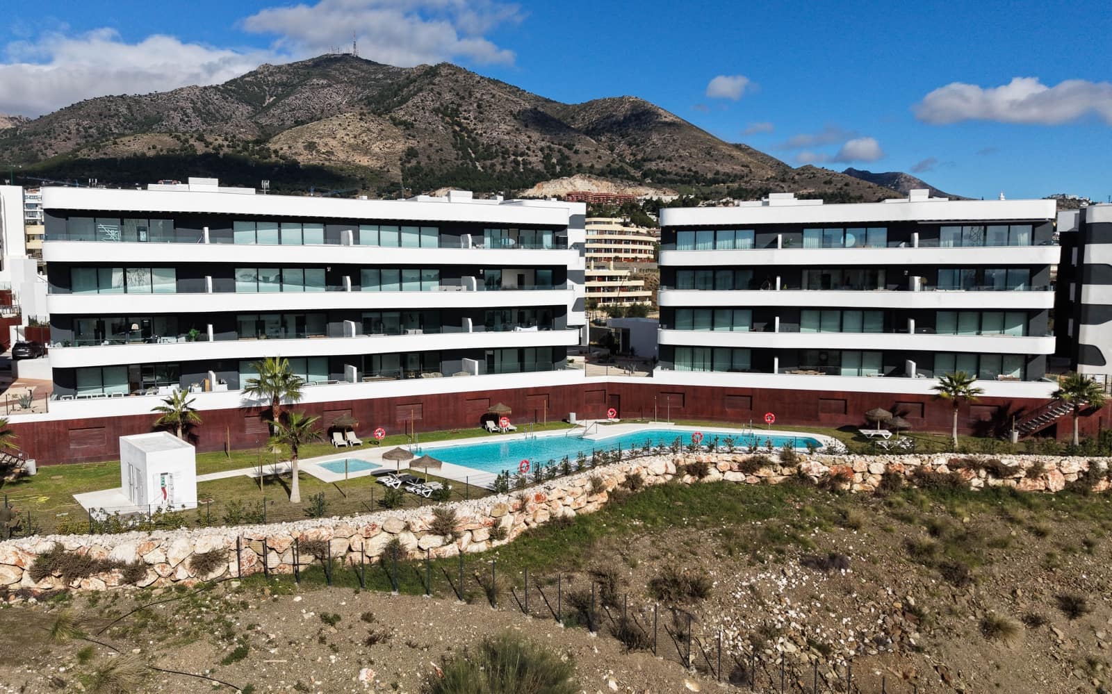 Apartamento de 2 habitaciones en Fuengirola en venta con piscina garaje - 449.000 € (Ref: 9539507)