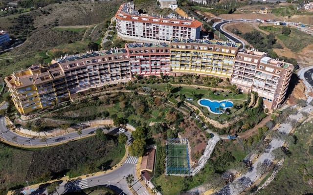 2 soveværelse Penthouse til salg i Los Pacos, Fuengirola med swimmingpool garage - € 425.000 (Ref: 9539695)