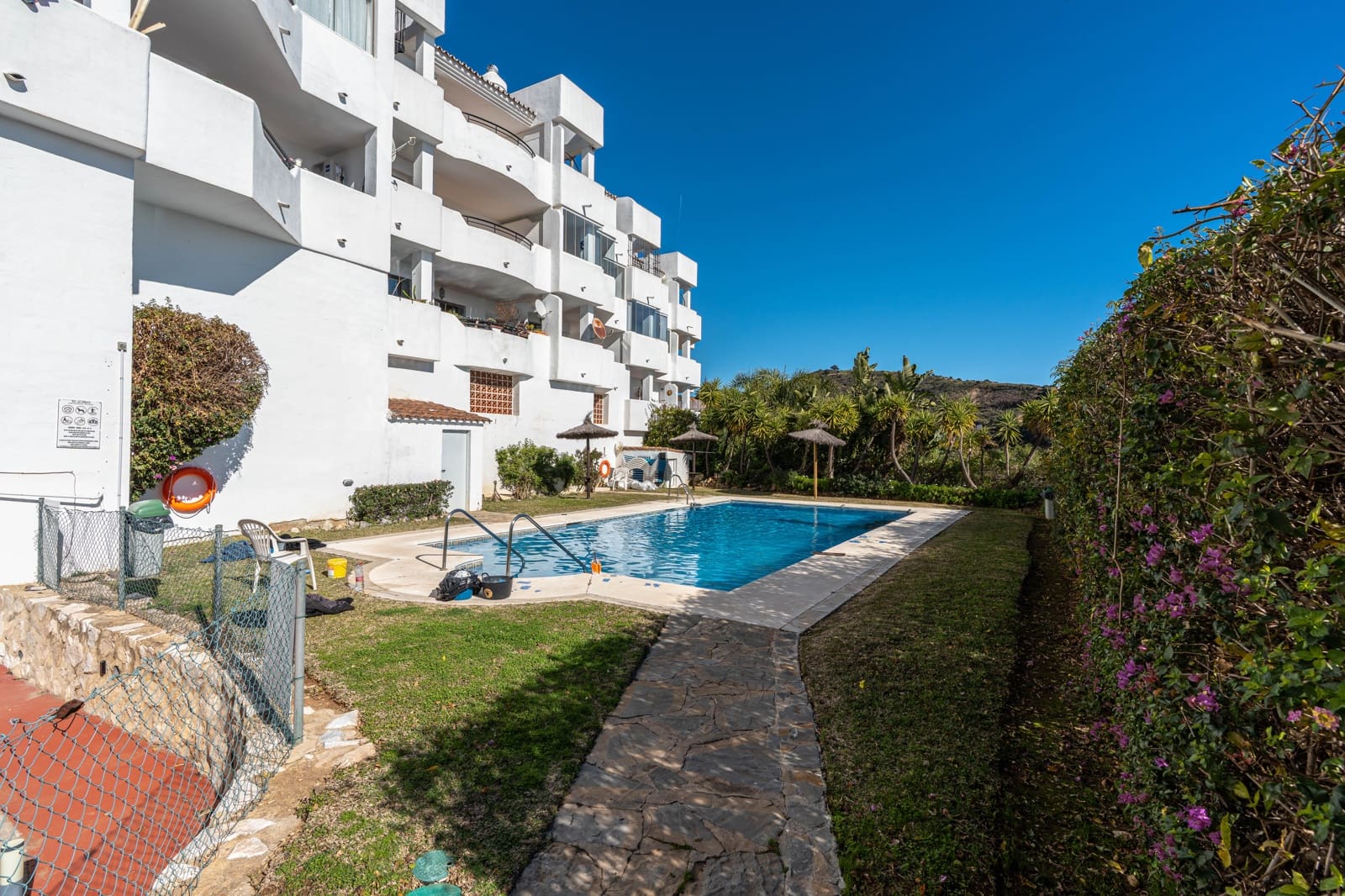 2 quarto Apartamento para venda em Calahonda com piscina garagem - 423 000 € (Ref: 9542424)