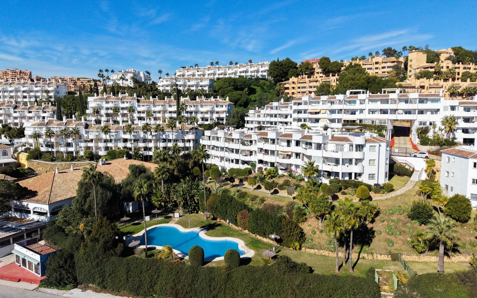 2 quarto Apartamento para venda em Calahonda com piscina garagem - 423 000 € (Ref: 9542424)