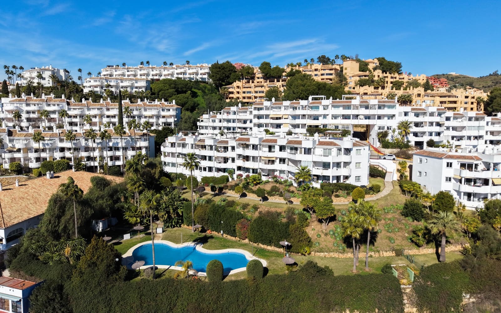 2 quarto Apartamento para venda em Calahonda com piscina garagem - 423 000 € (Ref: 9542424)