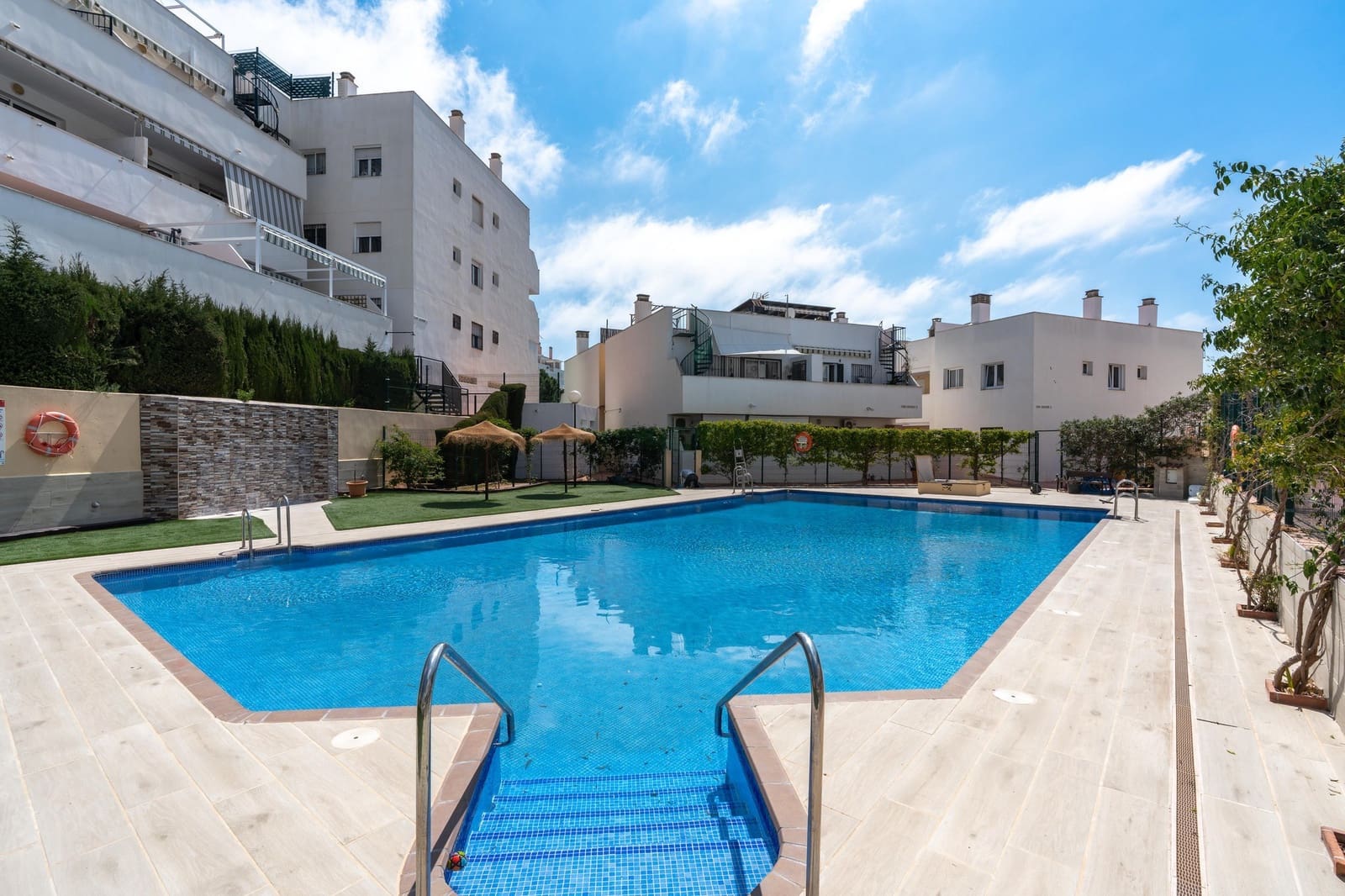 2 soverom Penthouse til salgs i Torrequebrada med svømmebasseng garasje - € 280 000 (Ref: 9733448)