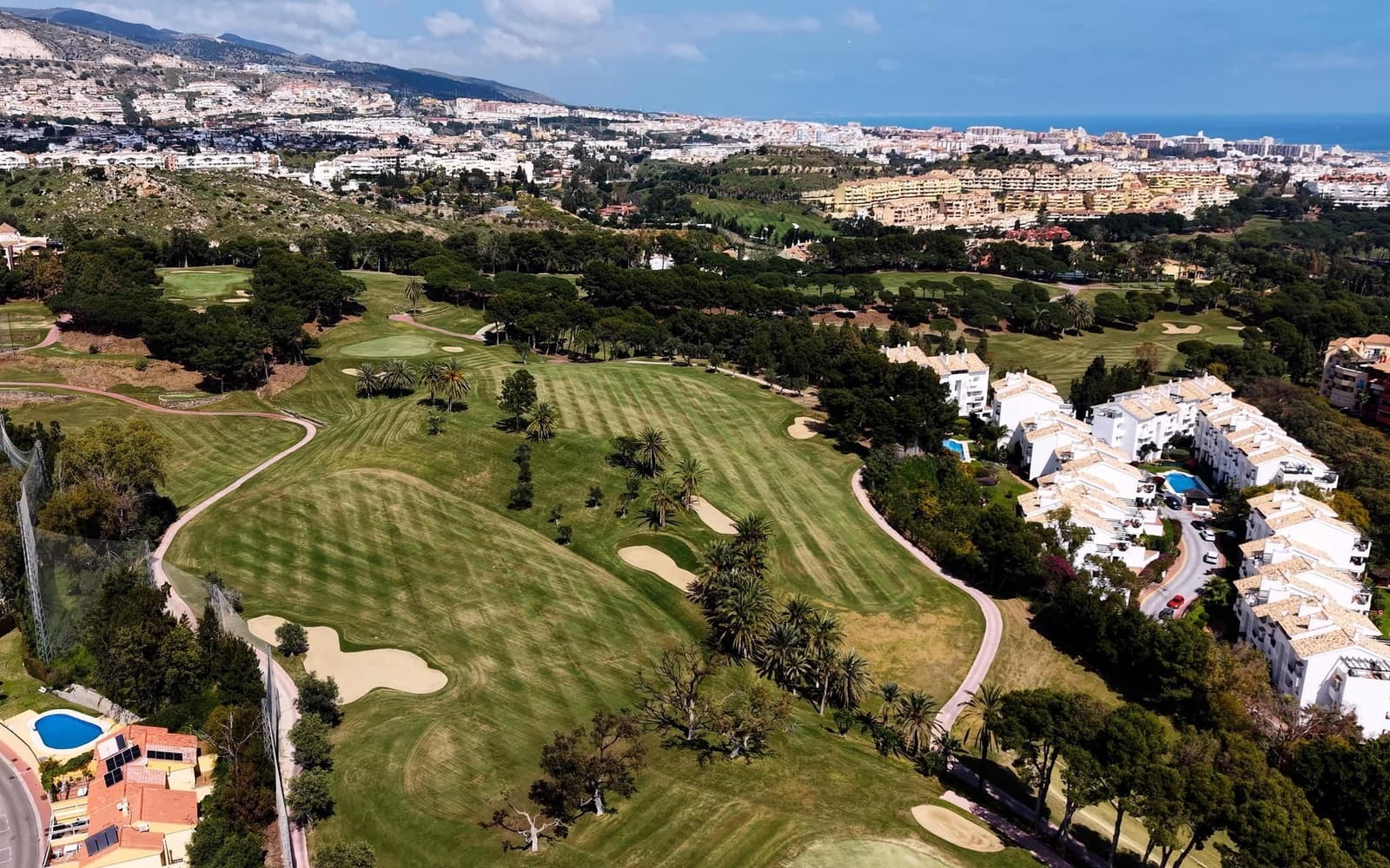 2 soverom Penthouse til salgs i Torrequebrada med svømmebasseng garasje - € 280 000 (Ref: 9733448)