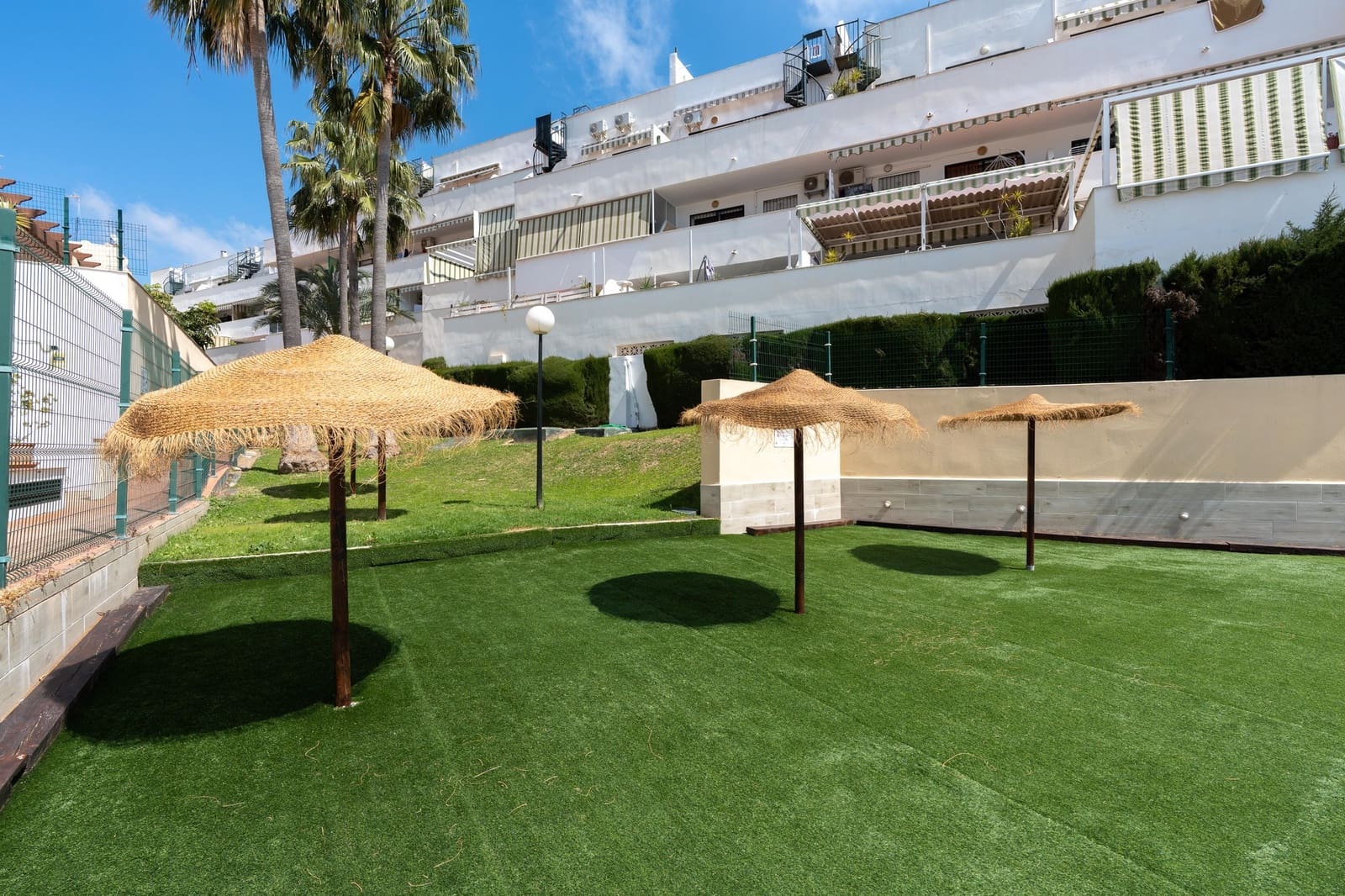 2 soverom Penthouse til salgs i Torrequebrada med svømmebasseng garasje - € 280 000 (Ref: 9733448)