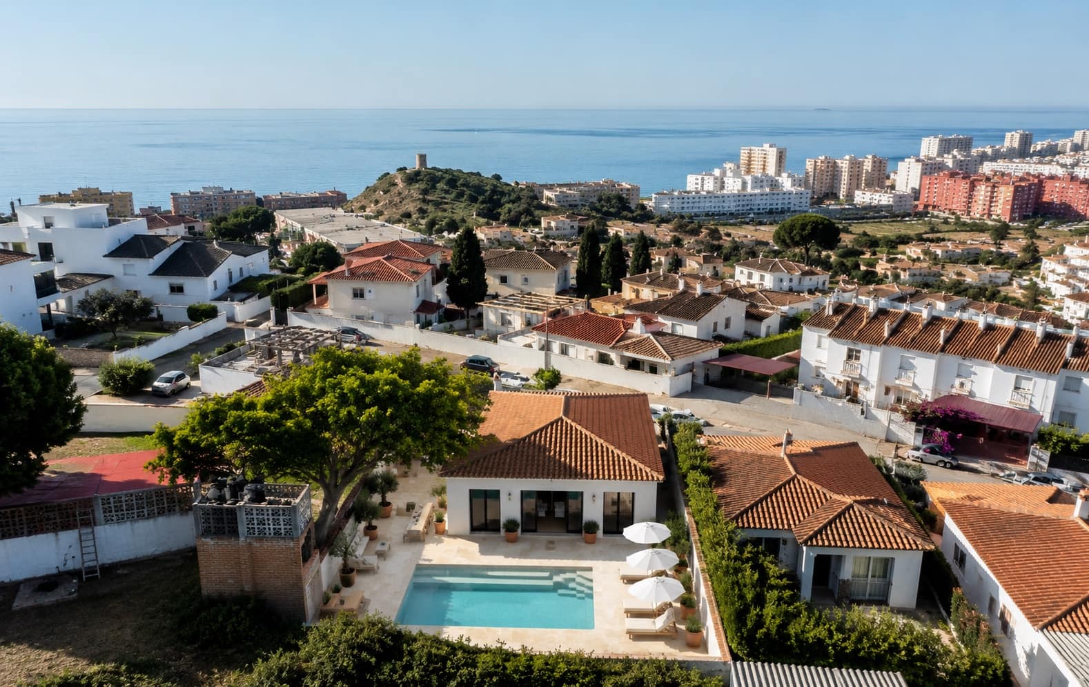 3 bedroom Villa for sale in Fuengirola with pool garage - € 890,000 (Ref: 9897174)