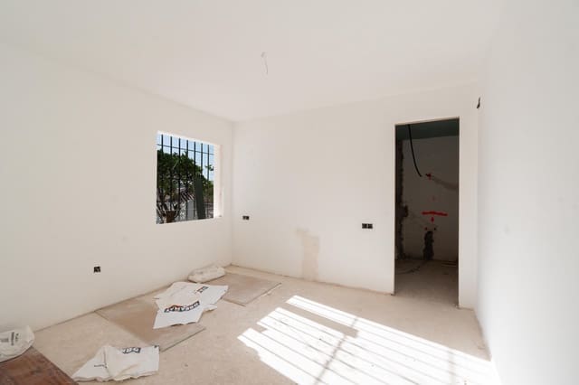 3 bedroom Villa for sale in Torreblanca, Fuengirola with pool garage - € 890,000 (Ref: 9897174)