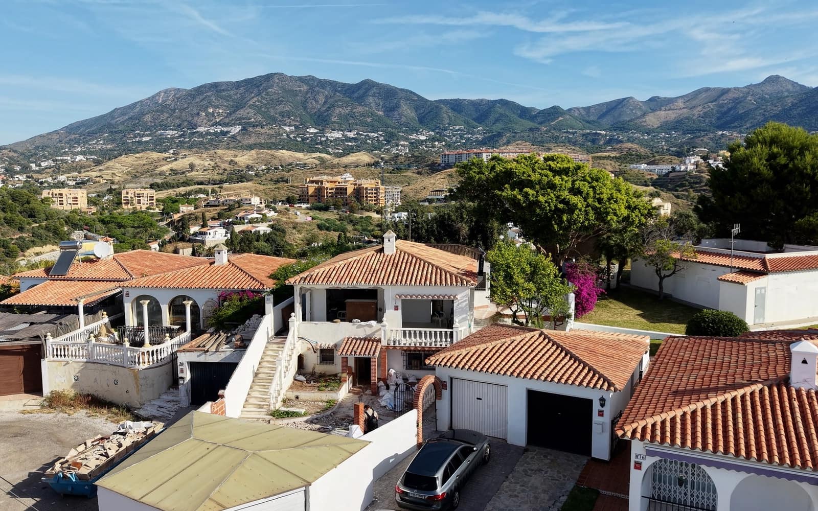 3 bedroom Villa for sale in Fuengirola with pool garage - € 890,000 (Ref: 9897174)