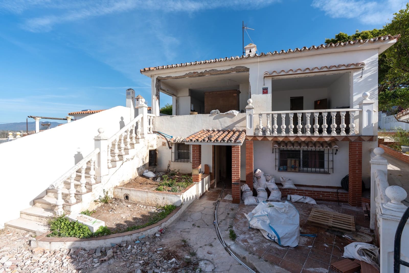 3 bedroom Villa for sale in Fuengirola with pool garage - € 890,000 (Ref: 9897174)