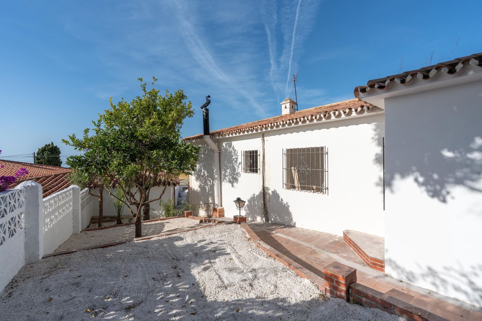 3 bedroom Villa for sale in Fuengirola with pool garage - € 890,000 (Ref: 9897174)
