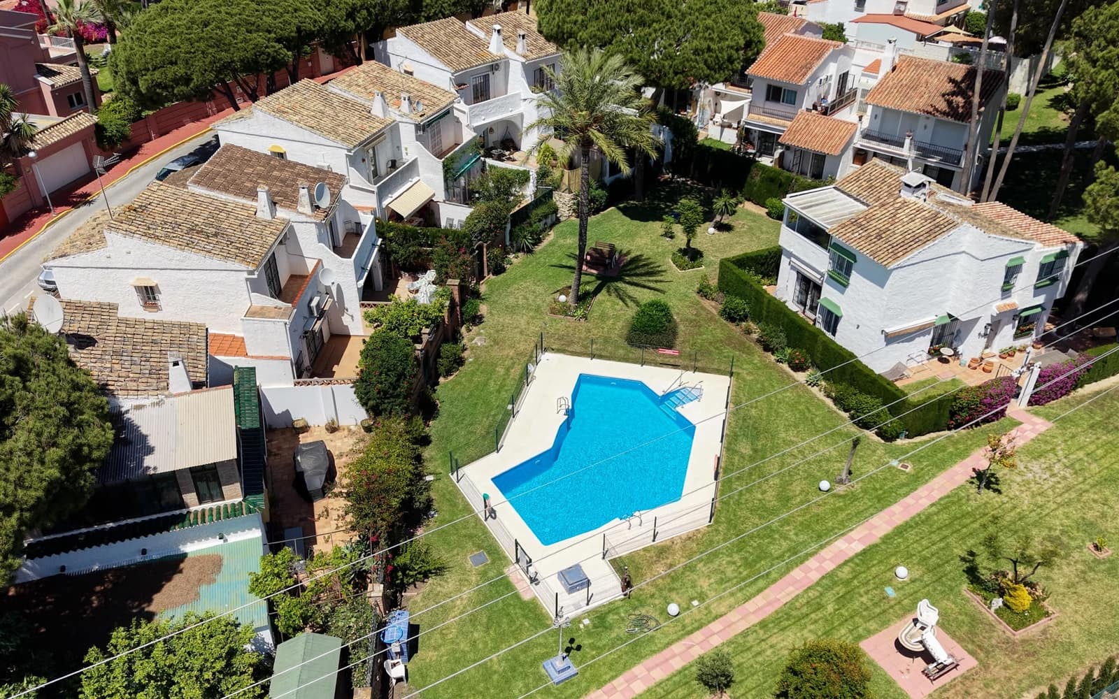 3 Zimmer Doppelhaus zu verkaufen in Calahonda mit Pool Garage - 425.000 € (Ref: 9911919)