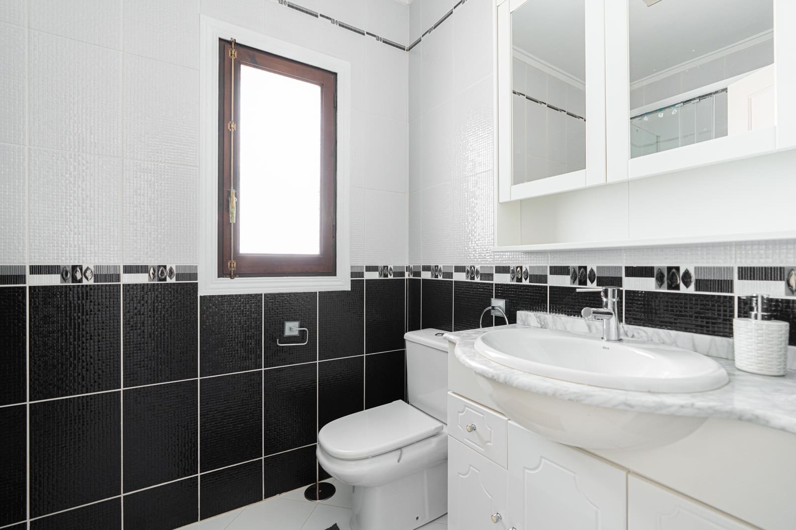 3 Zimmer Doppelhaus zu verkaufen in Calahonda mit Pool Garage - 425.000 € (Ref: 9911919)