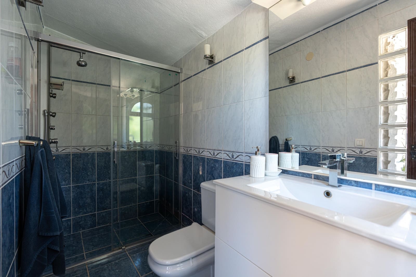 3 Zimmer Doppelhaus zu verkaufen in Calahonda mit Pool Garage - 425.000 € (Ref: 9911919)