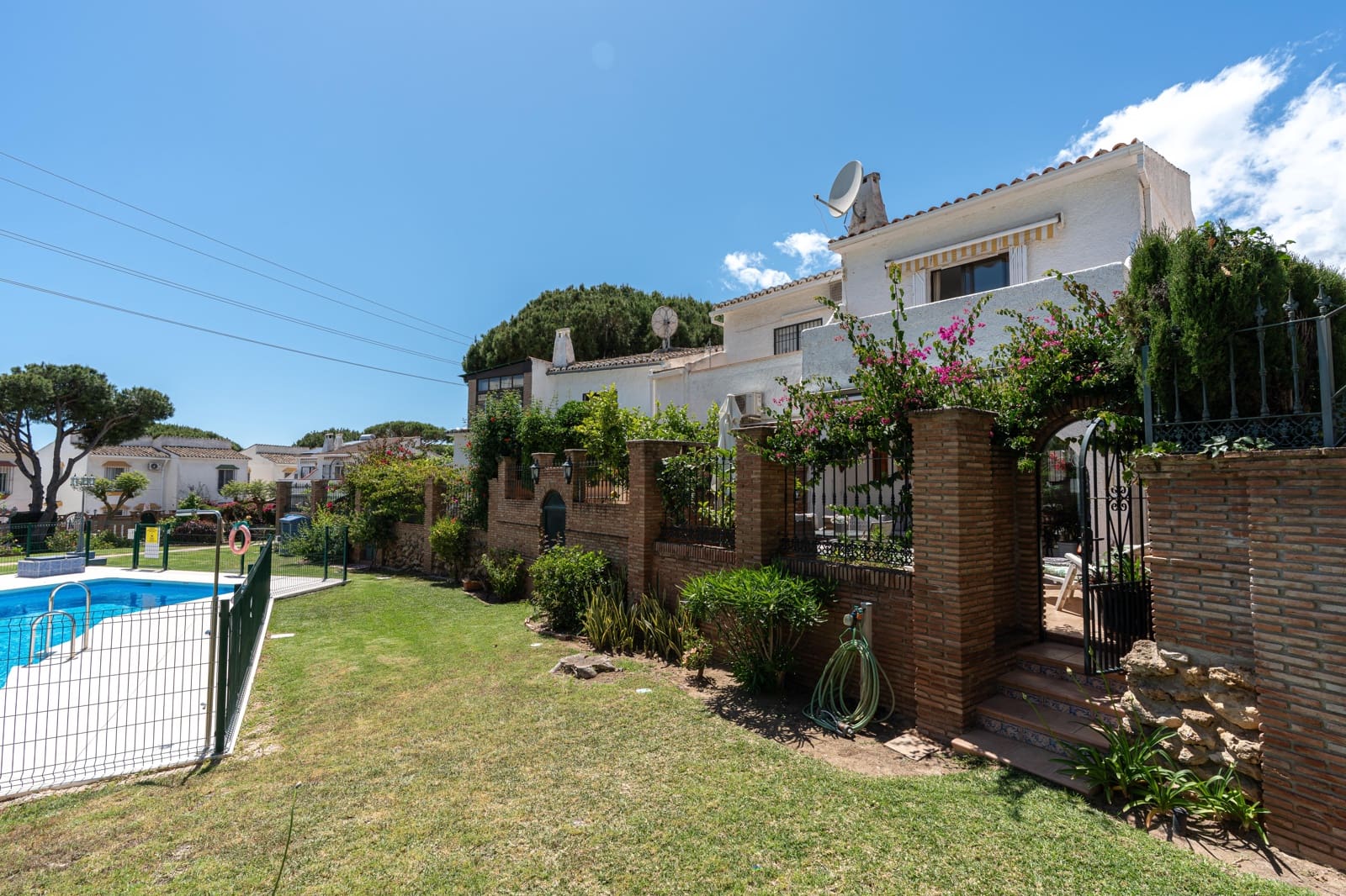 3 Zimmer Doppelhaus zu verkaufen in Calahonda mit Pool Garage - 425.000 € (Ref: 9911919)