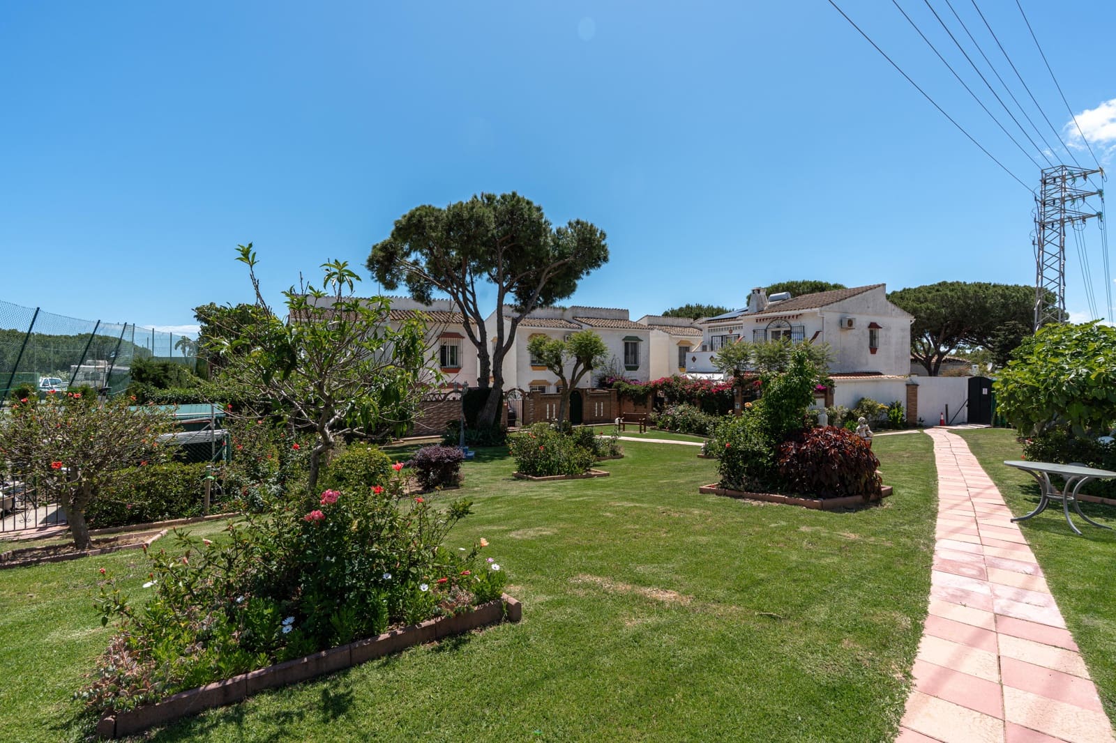 3 Zimmer Doppelhaus zu verkaufen in Calahonda mit Pool Garage - 425.000 € (Ref: 9911919)
