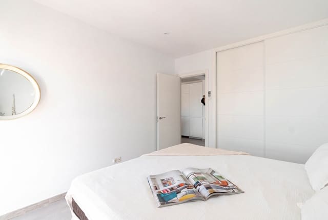 1 slaapkamer Strandappartement te koop in Zona Puerto Deportivo, Fuengirola - € 325.000 (Ref: 9973886)
