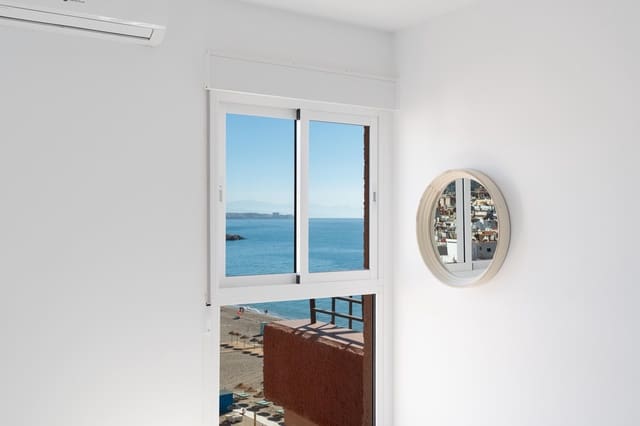 1 slaapkamer Strandappartement te koop in Zona Puerto Deportivo, Fuengirola - € 325.000 (Ref: 9973886)