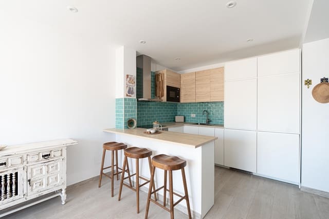 1 slaapkamer Strandappartement te koop in Zona Puerto Deportivo, Fuengirola - € 325.000 (Ref: 9973886)