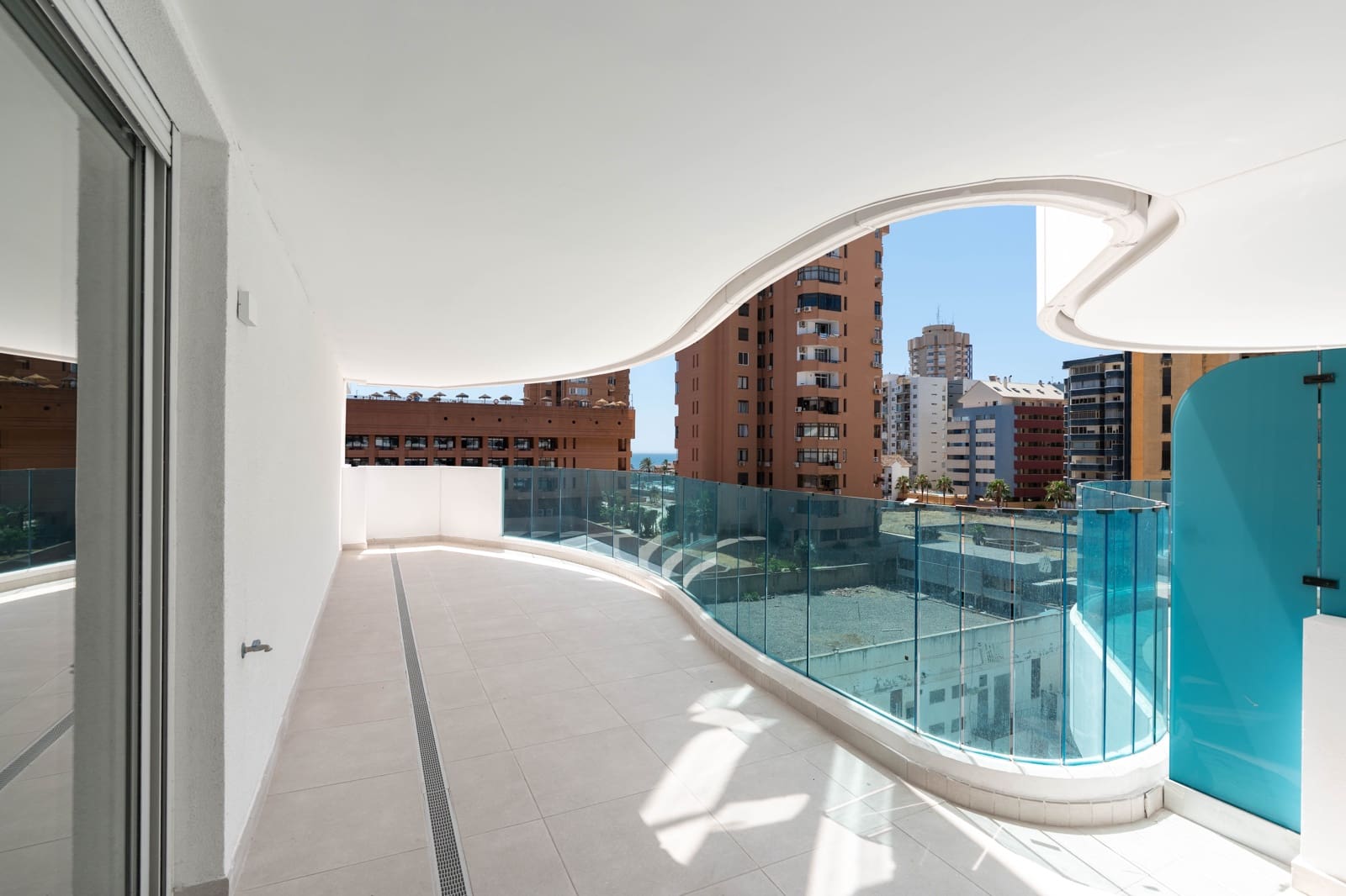 3 bedroom Apartment for sale in Fuengirola with pool garage - € 658,000 (Ref: 9975868)