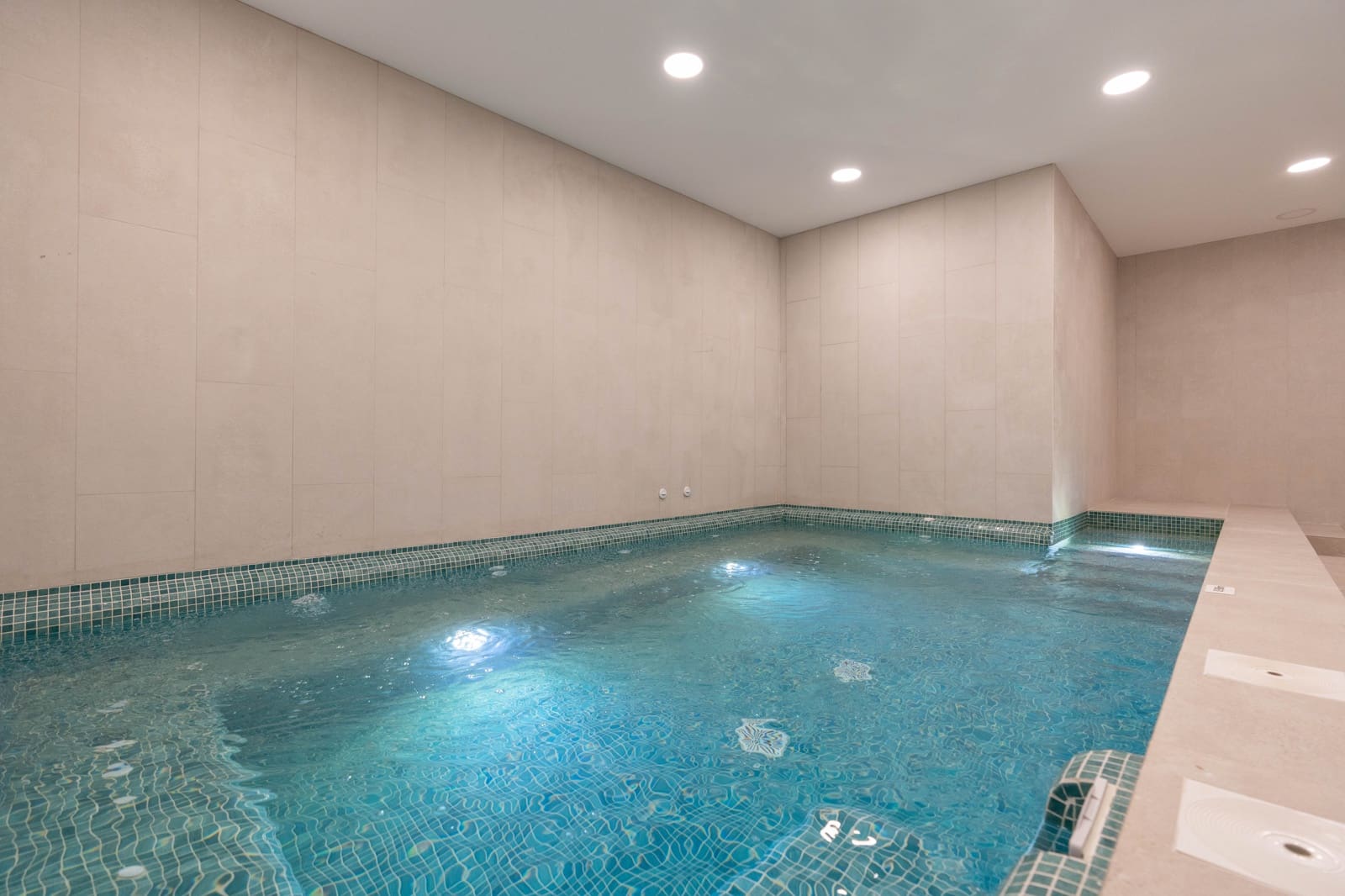 3 bedroom Apartment for sale in Fuengirola with pool garage - € 658,000 (Ref: 9975868)