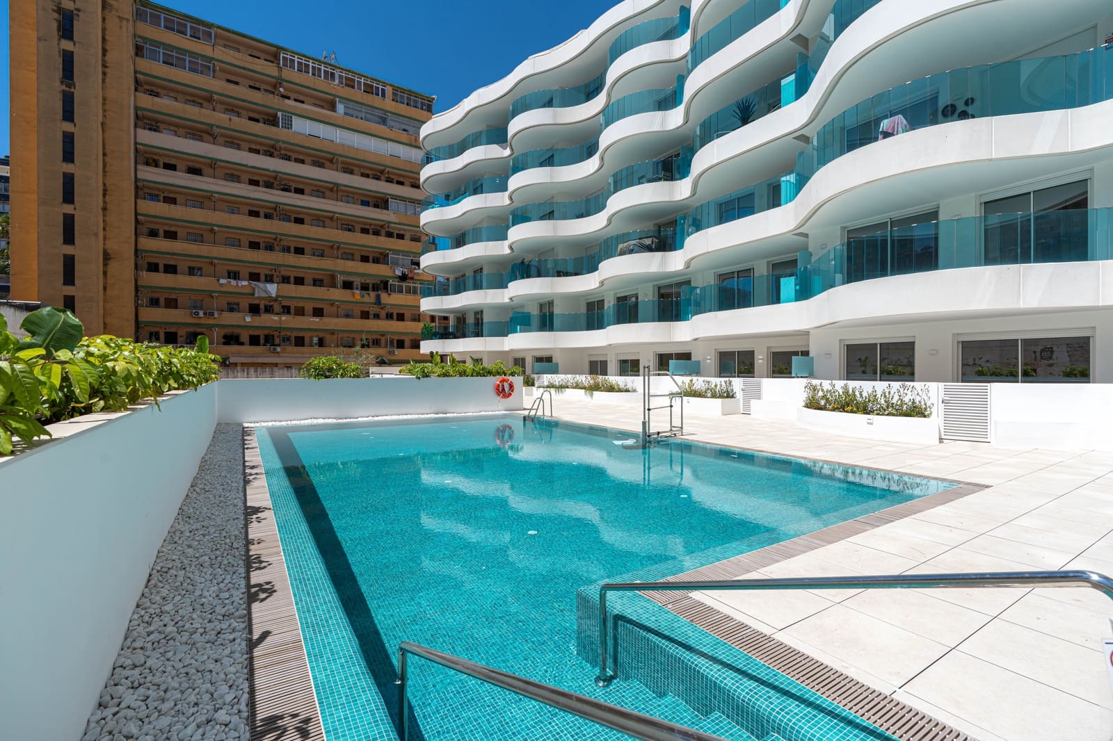 3 bedroom Apartment for sale in Fuengirola with pool garage - € 658,000 (Ref: 9975868)