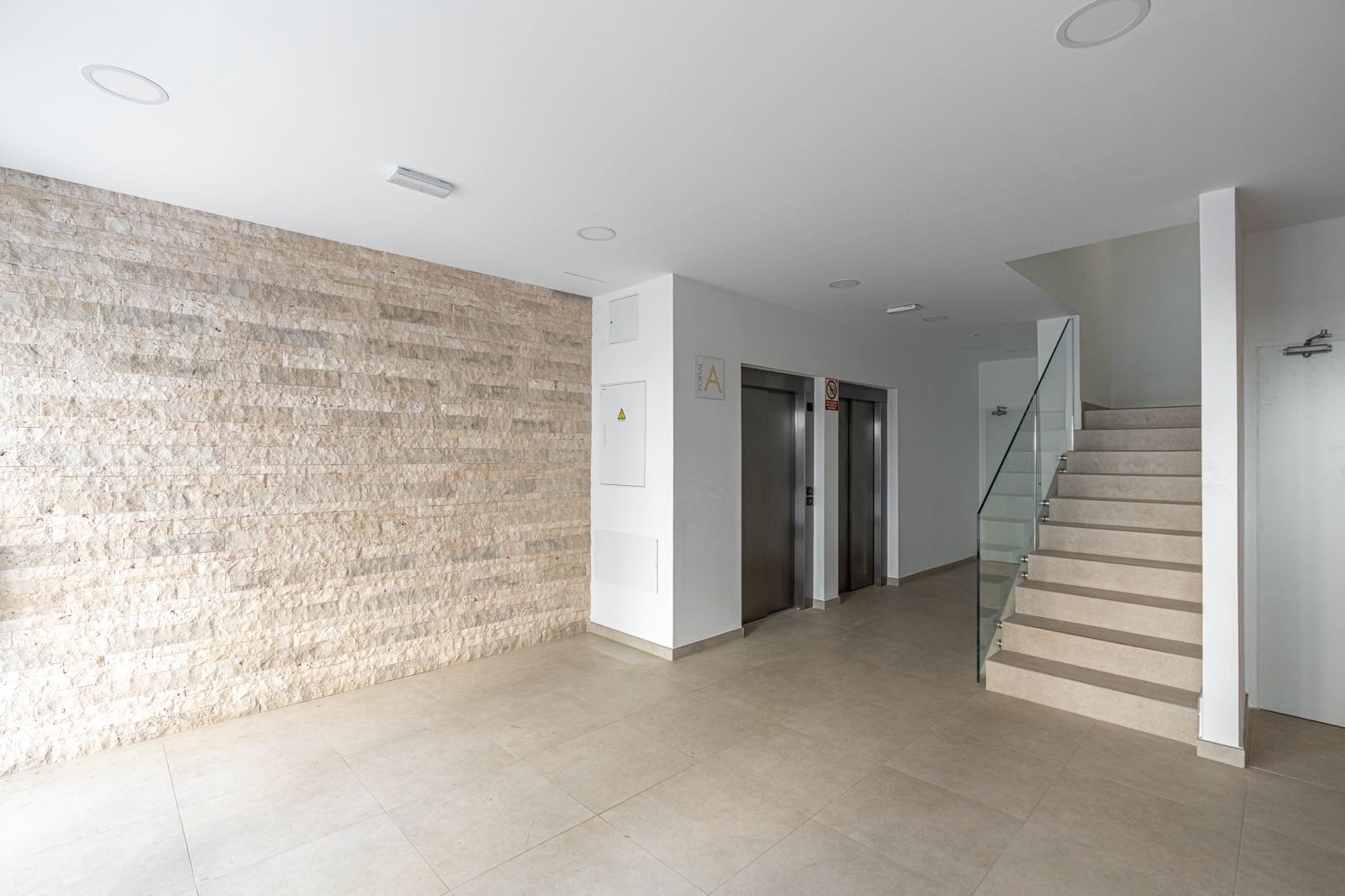 2 bedroom Apartment for sale in Fuengirola with pool garage - € 598,000 (Ref: 9975893)