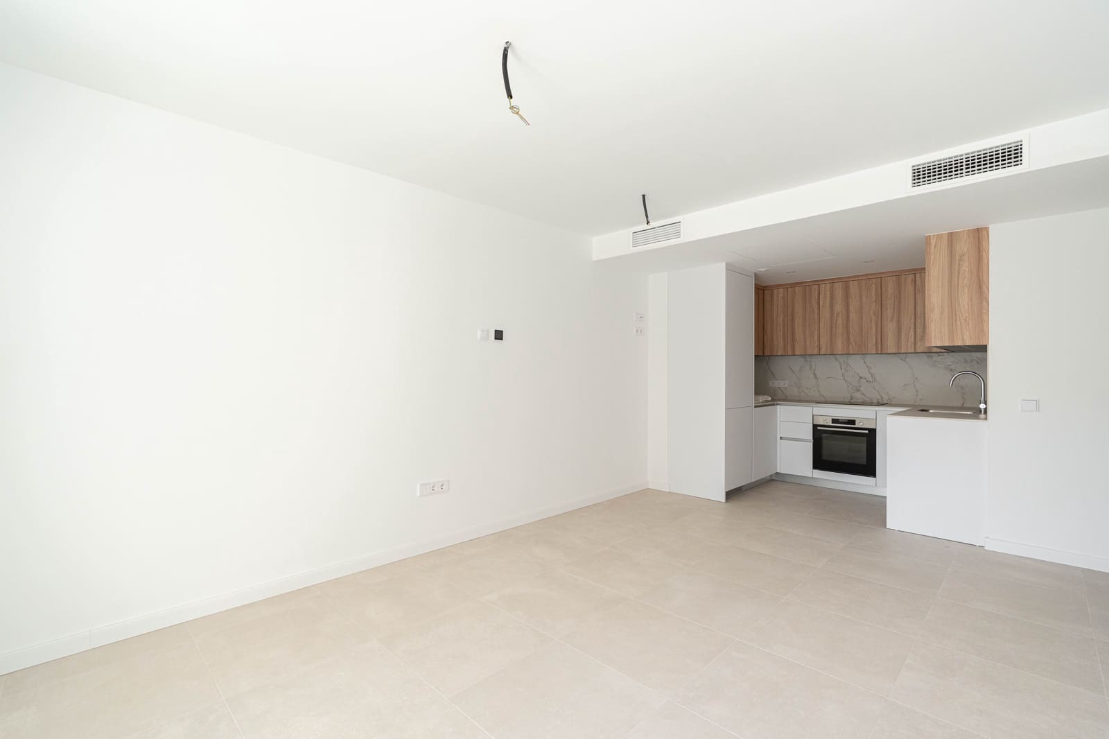 2 bedroom Apartment for sale in Fuengirola with pool garage - € 598,000 (Ref: 9975893)