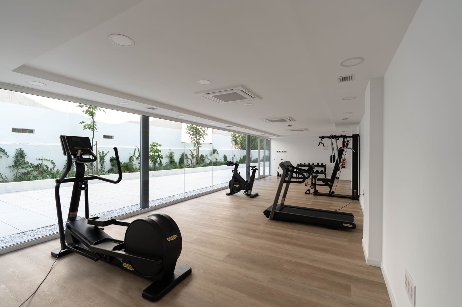 2 bedroom Apartment for sale in Fuengirola with pool garage - € 598,000 (Ref: 9975893)