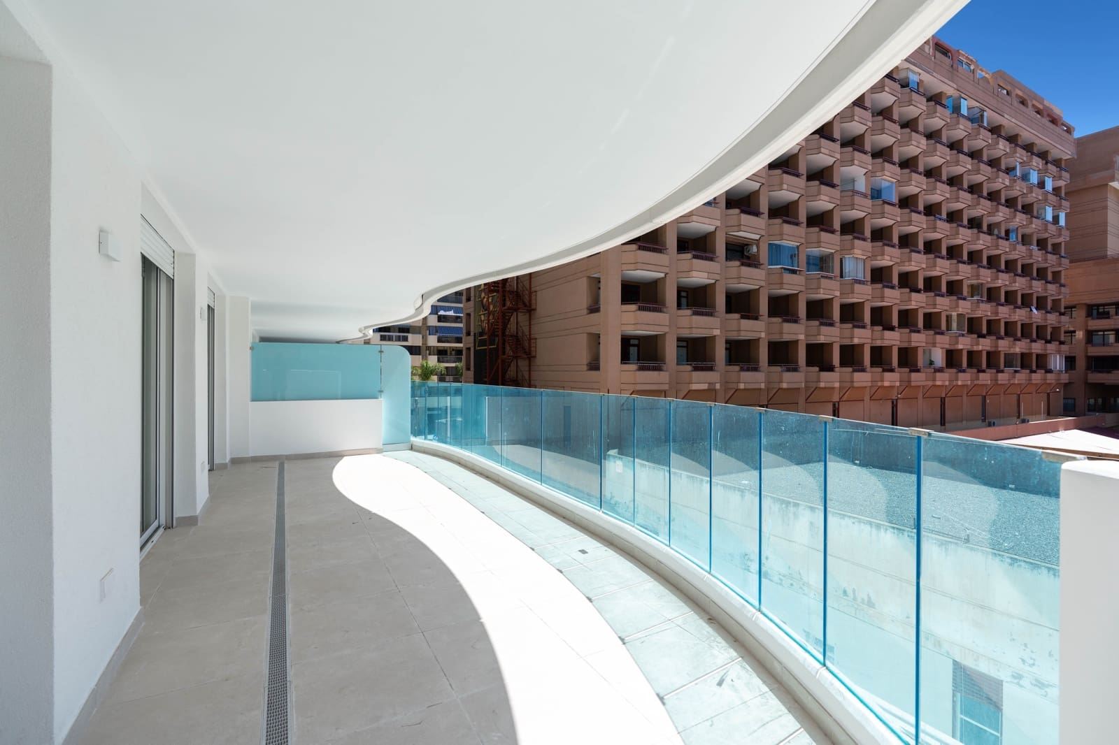 2 bedroom Apartment for sale in Fuengirola with pool garage - € 598,000 (Ref: 9975893)