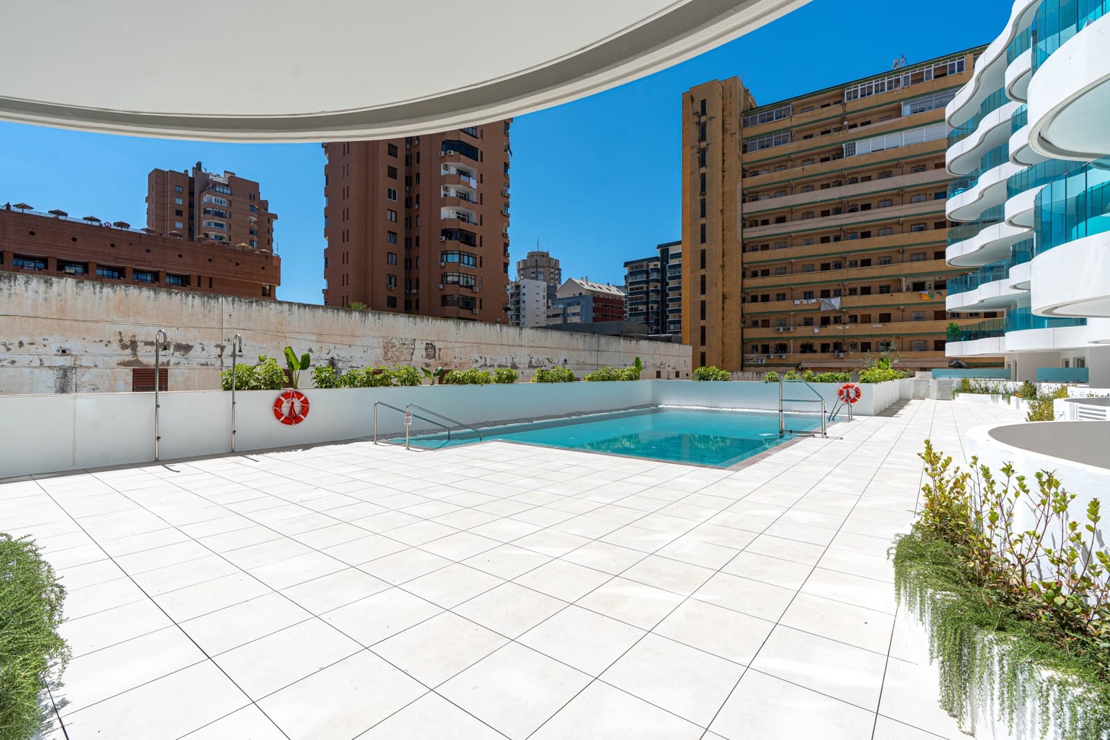 2 bedroom Apartment for sale in Fuengirola with pool garage - € 598,000 (Ref: 9975893)