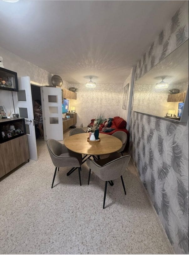 Pareado de 3 habitaciones en La Línea de la Concepción en venta con piscina - 329.000 € (Ref: 9468786)