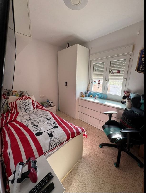 Pareado de 3 habitaciones en La Línea de la Concepción en venta con piscina - 329.000 € (Ref: 9468786)