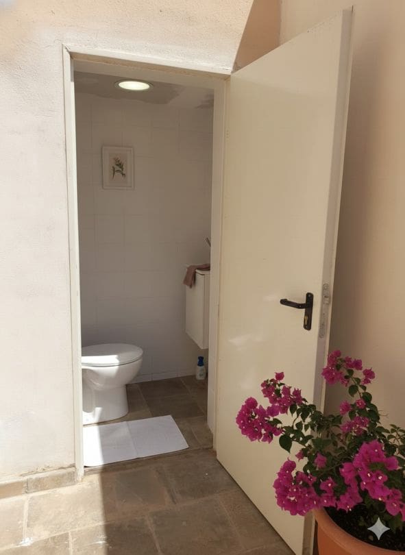 4 soveværelse Semi-Rækkehus til salg i La Linea de la Concepcion med swimmingpool - € 280.000 (Ref: 9468787)