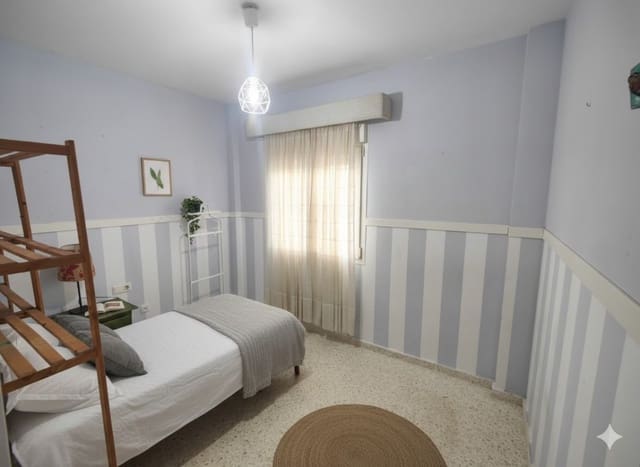 4 soveværelse Semi-Rækkehus til salg i El Zabal - Santa Margarita, La Línea de la Concepción med swimmingpool - € 280.000 (Ref: 9468787)