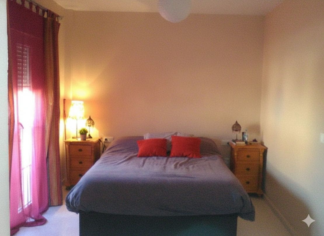 4 soveværelse Semi-Rækkehus til salg i La Linea de la Concepcion med swimmingpool - € 280.000 (Ref: 9468787)