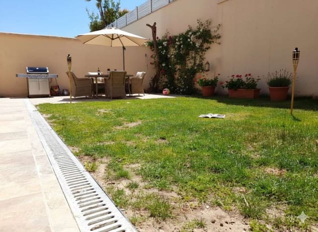 4 soveværelse Semi-Rækkehus til salg i El Zabal - Santa Margarita, La Línea de la Concepción med swimmingpool - € 280.000 (Ref: 9468787)