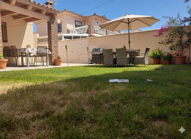 4 soveværelse Semi-Rækkehus til salg i El Zabal - Santa Margarita, La Línea de la Concepción med swimmingpool - € 280.000 (Ref: 9468787)