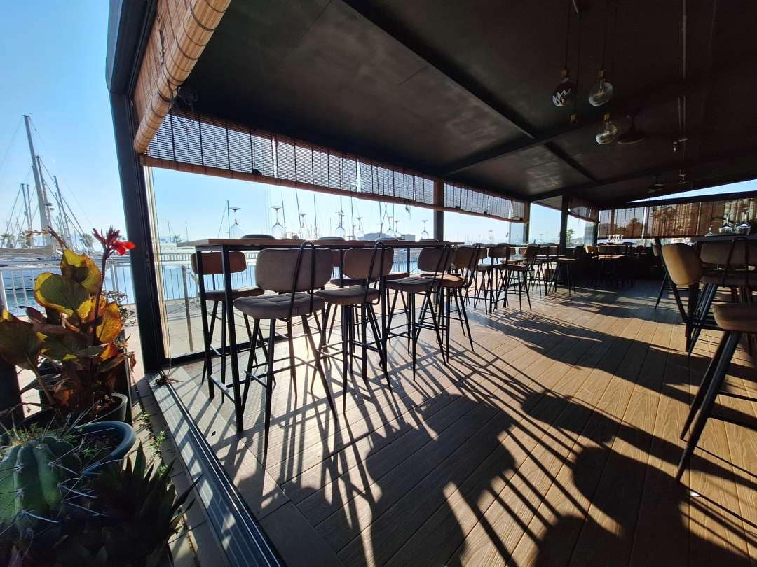 4 soveværelse Semi-Rækkehus til salg i La Linea de la Concepcion med swimmingpool - € 280.000 (Ref: 9468787)