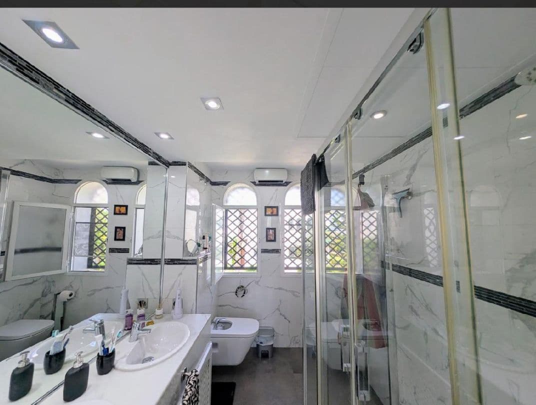 3 makuuhuone Paritalo myytävänä paikassa Marbella - 670 000 € (Ref: 9468789)