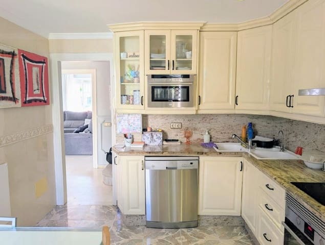 3 makuuhuone Paritalo myytävänä paikassa Las Brisas, Marbella - 670 000 € (Ref: 9468789)