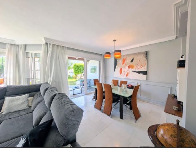 3 makuuhuone Paritalo myytävänä paikassa Las Brisas, Marbella - 670 000 € (Ref: 9468789)