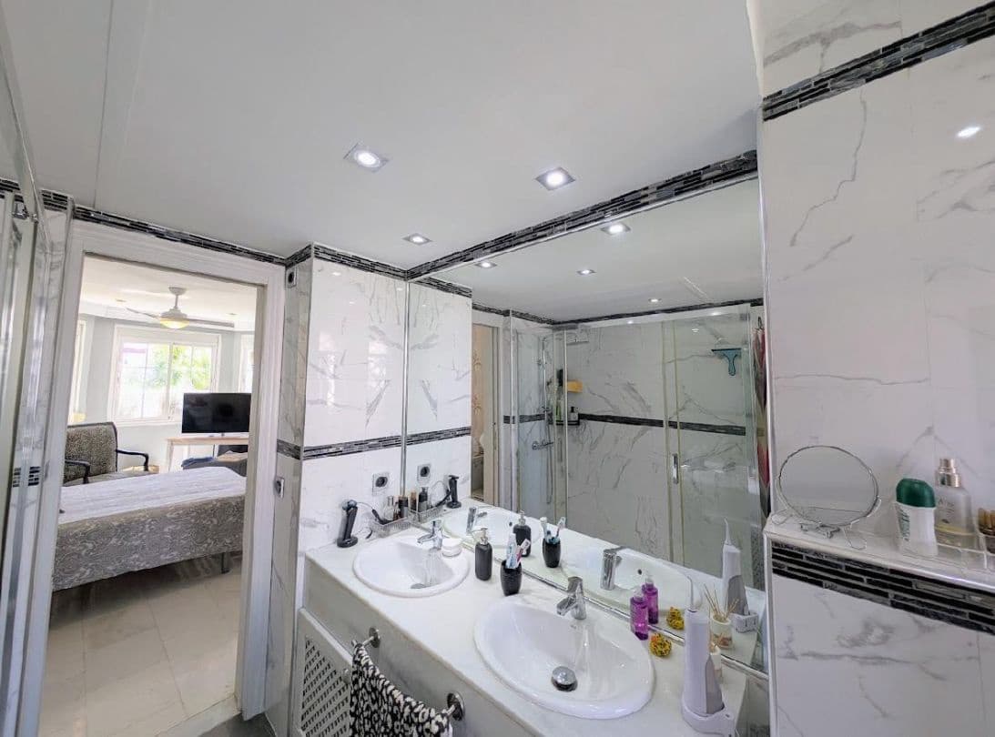 3 makuuhuone Paritalo myytävänä paikassa Marbella - 670 000 € (Ref: 9468789)