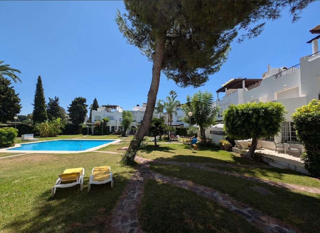 3 makuuhuone Paritalo myytävänä paikassa Marbella - 670 000 € (Ref: 9468789)