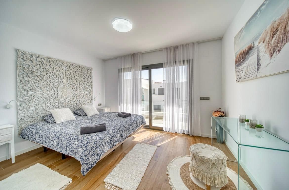 3 bedroom Apartment for sale in La Alcaidesa with pool - € 670,000 (Ref: 9468791)