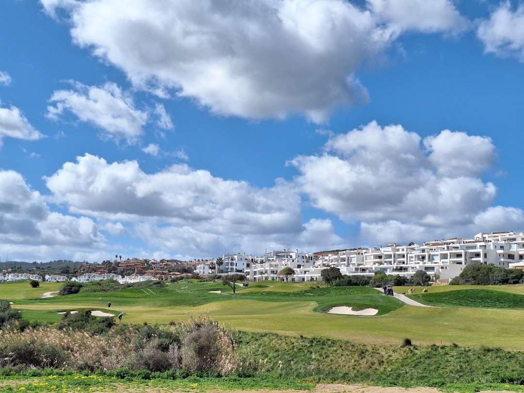 3 bedroom Apartment for sale in La Alcaidesa with pool - € 670,000 (Ref: 9468791)