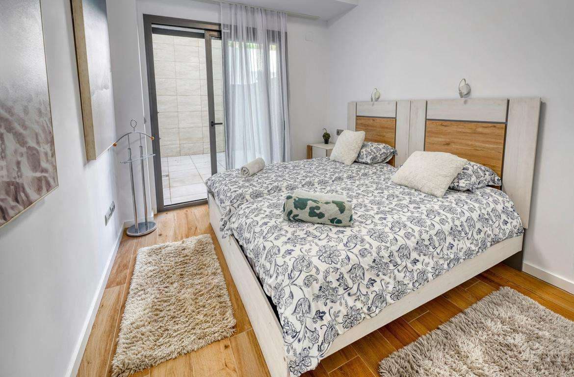 3 bedroom Apartment for sale in La Alcaidesa with pool - € 670,000 (Ref: 9468791)