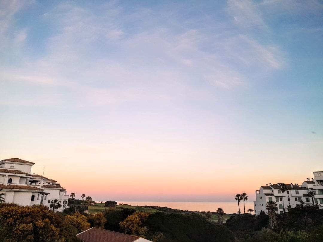 2 soveværelse Lejlighed til leje i La Alcaidesa med swimmingpool - € 1.800 (Ref: 9468792)