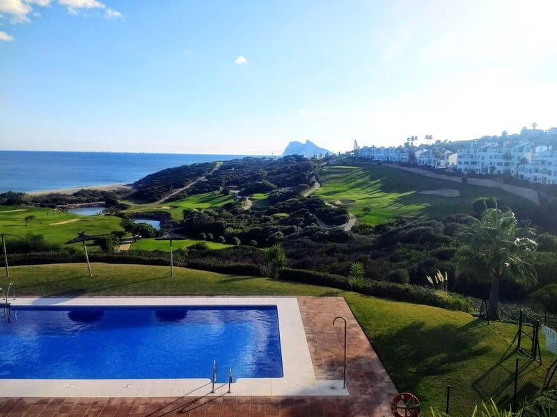 2 soveværelse Lejlighed til leje i La Alcaidesa med swimmingpool - € 1.800 (Ref: 9468792)