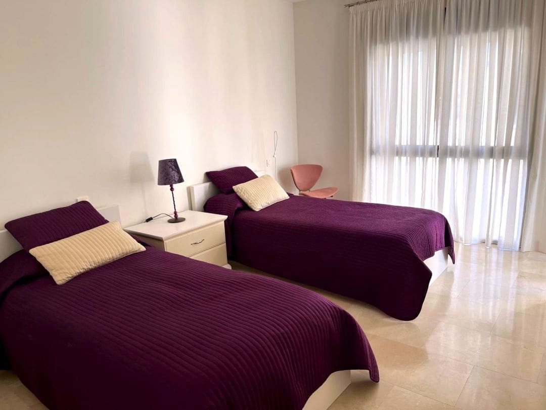 2 soveværelse Lejlighed til leje i La Alcaidesa med swimmingpool - € 1.800 (Ref: 9468792)