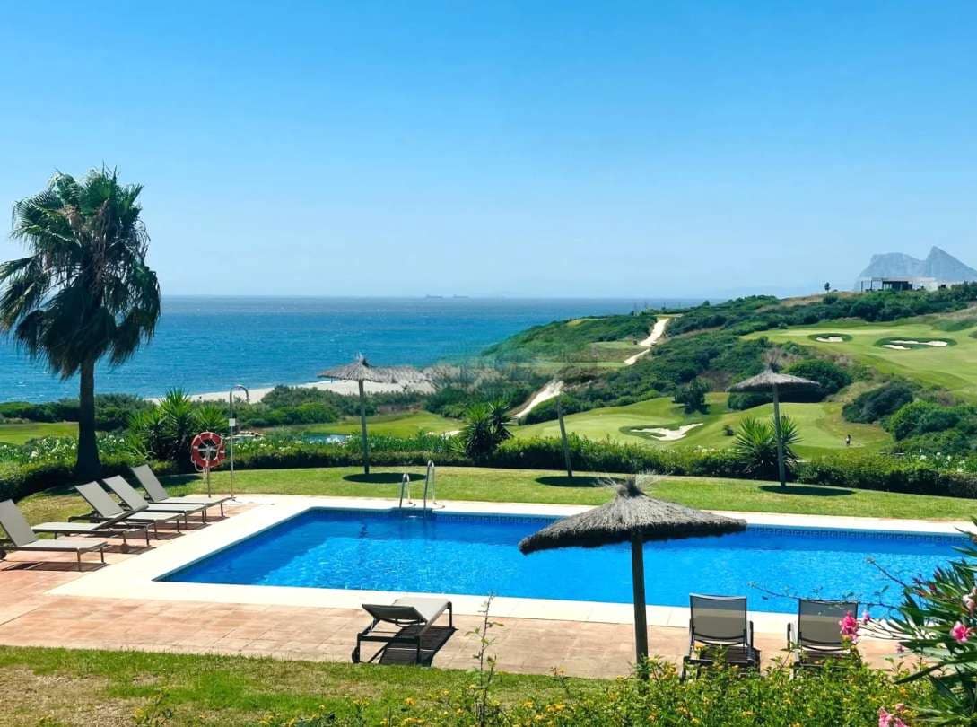 2 soveværelse Lejlighed til leje i La Alcaidesa med swimmingpool - € 1.800 (Ref: 9468792)